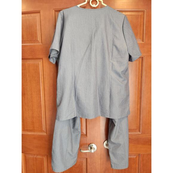 FIGS Scrub Set Kade Cargo and Casma Three Pocket Top Size XXL - Picture 4 of 7